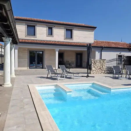 House Antonia Feriehus Nin